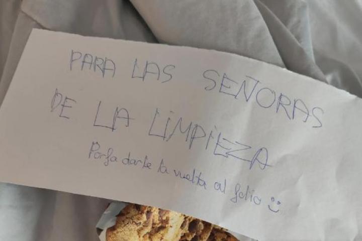 El mensaje de unas huéspedes a las camareras de hotel.