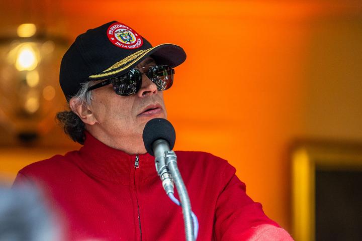 El presidente de Colombia, Gustavo Petro, pronuncia un discurso en el acto de devolución de la espada de Simón Bolívar a Quinta Bolívar, el 24 de julio de 2026, en Bogotá.
