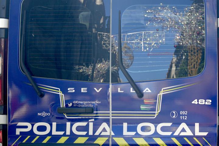 Imagen de archivo de un furgón de la Policía Local de Sevilla.