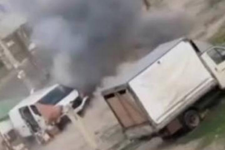 Captura del vídeo en el que se ve la humareda tras el ataque de un dron ruso contra una zona donde furgonetas vendían fruta y verdura en Jersón (Ucrania), en agosto de 2026.