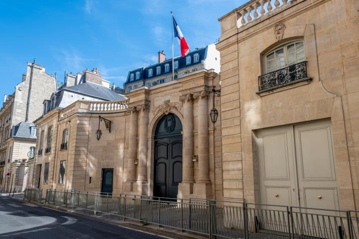 Entrada principal al Hotel de Matignon, residencia oficial y lugar de trabajo del primer ministro de Francia, en París, en una imagen de archivo.