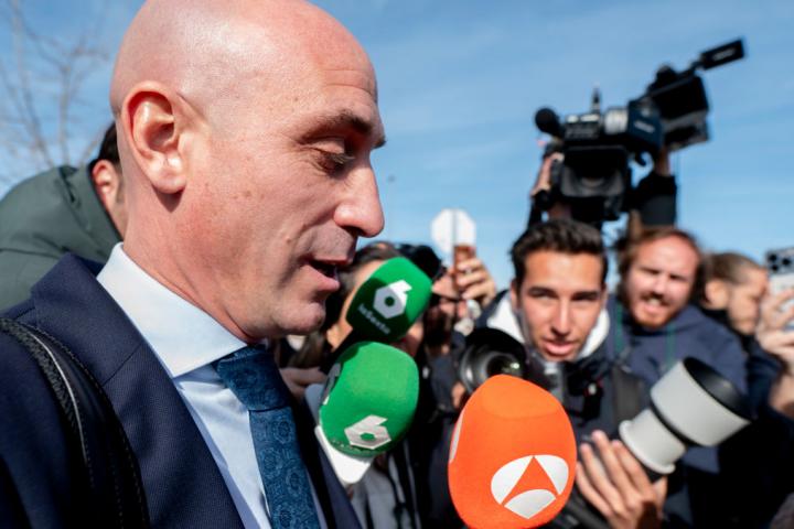 Luis Rubiales, ante los medios, en una de sus comparecencias ante el juzgado