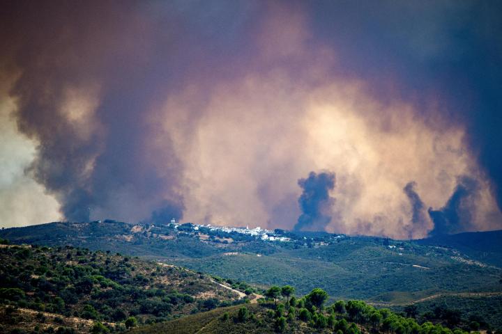 Vista del incendio de Niebla (Huelva), que ha afectado a más de 8.000 hectáreas y continúa activo, en una imagen del 9 de agosto de 2026.