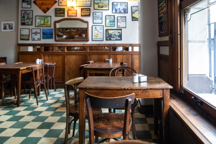Interior de un bar tradicional.