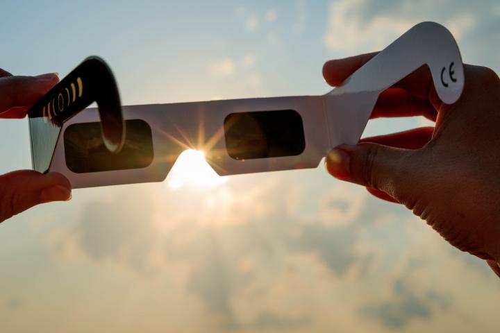 Imagen de archivo de unas gafas para el eclipse.