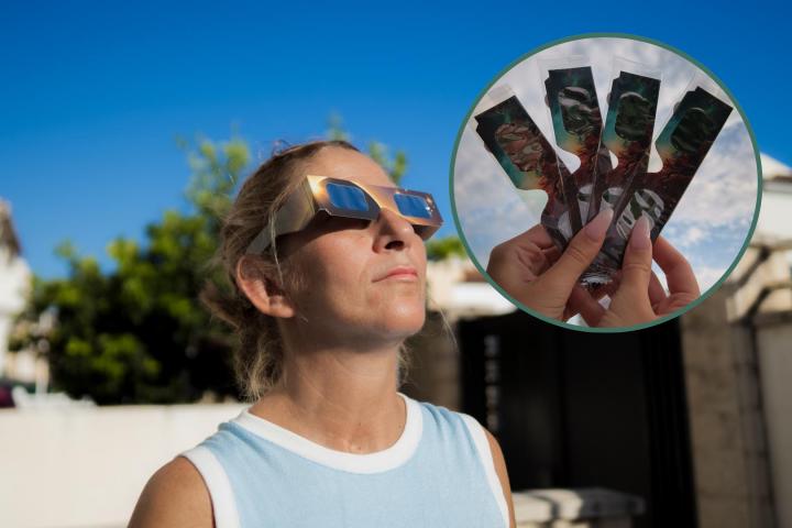 Mujer mirando un eclipse