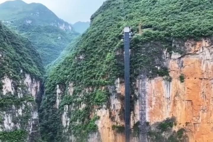 El ascensor que ha provocado las sonrisas de decenas de niños chinos