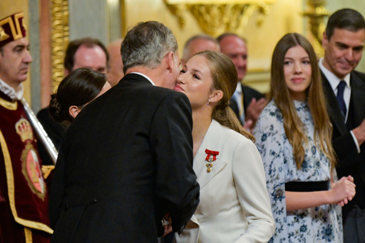 La princesa de Leonor a su padre, el rey Felipe, al terminar el juramento.