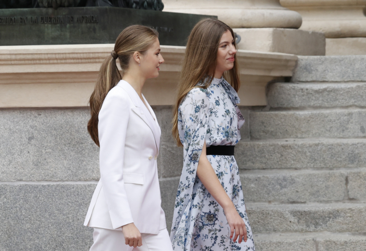 Las hijas de los reyes, cómplices, llegando al Congreso de los Diputados.