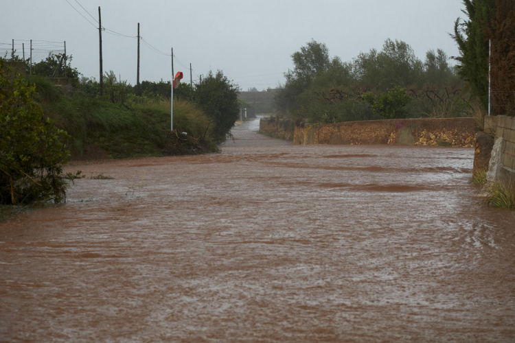 Caminos cortados debido a las intensas lluvias en la Comunidad Valenciana