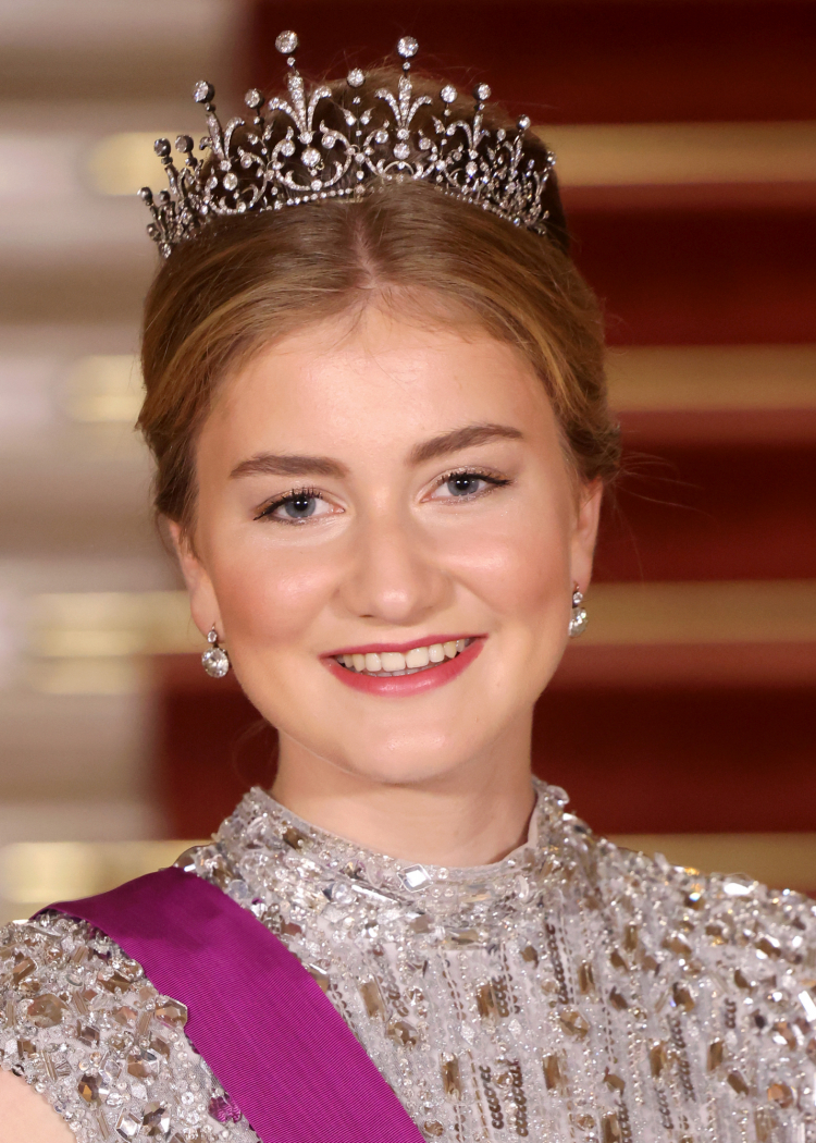 Elisabeth de Bélgica con la tiara Vestey en la cena de gala por la subida al trono de Guillermo de Luxemburgo