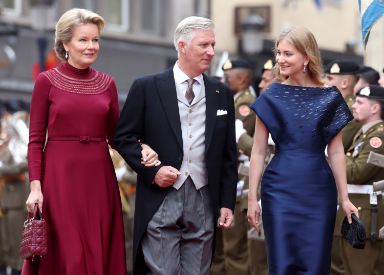 Felipe y Matilde de Bélgica y su hija Elisabeth de Bélgica en la subida al trono de Guillermo de Luxemburgo como gran duque