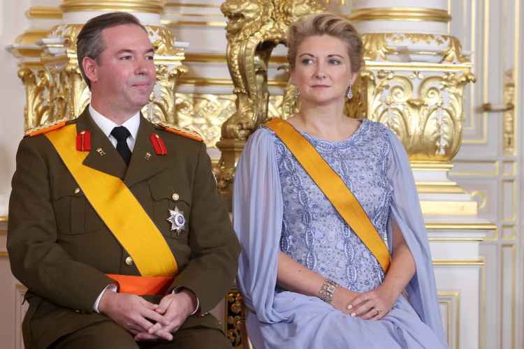 Guillermo y Stéphanie de Luxemburgo en la abdicación de Enrique de Luxemburgo como gran duque
