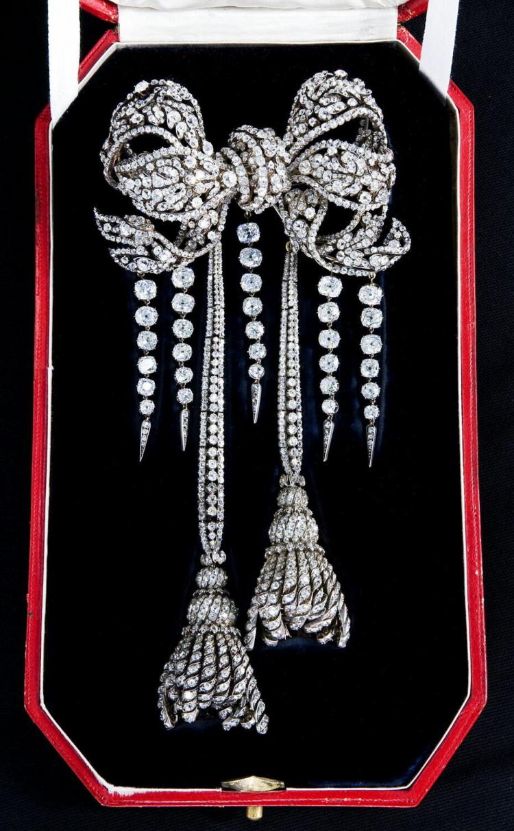 Broche de la emperatriz Eugenia robado del Museo del Louvre, en París.