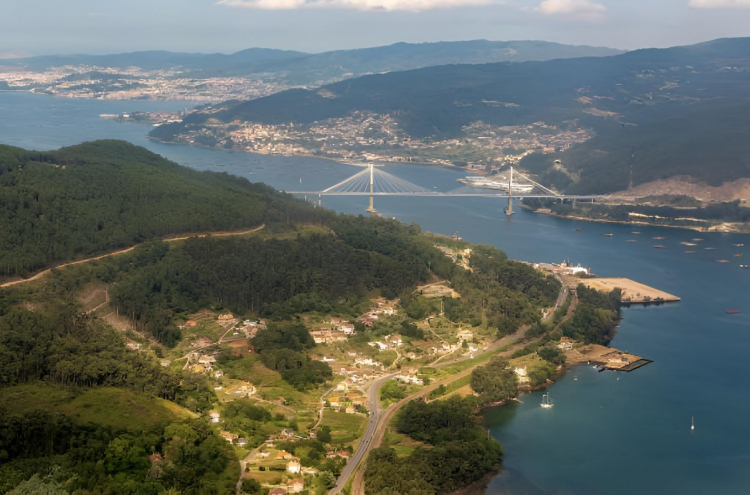 Una imagen aérea del ponte de Rande, en las Rías Baixas