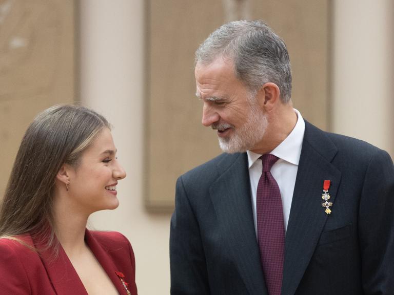 La princesa Leonor y Felipe VI en uno de los actos por el 50º aniversario de la monarquía