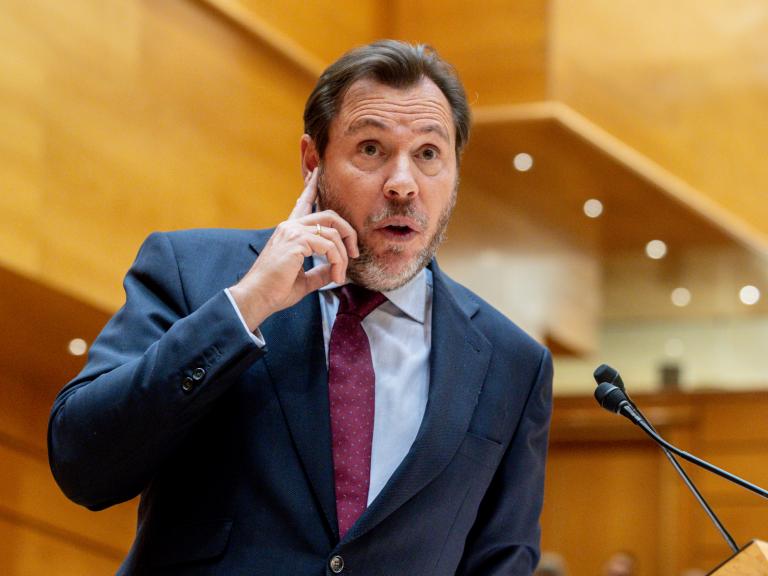 El ministro de Transportes, Óscar Puente, durante una sesión de control en el Senado.
