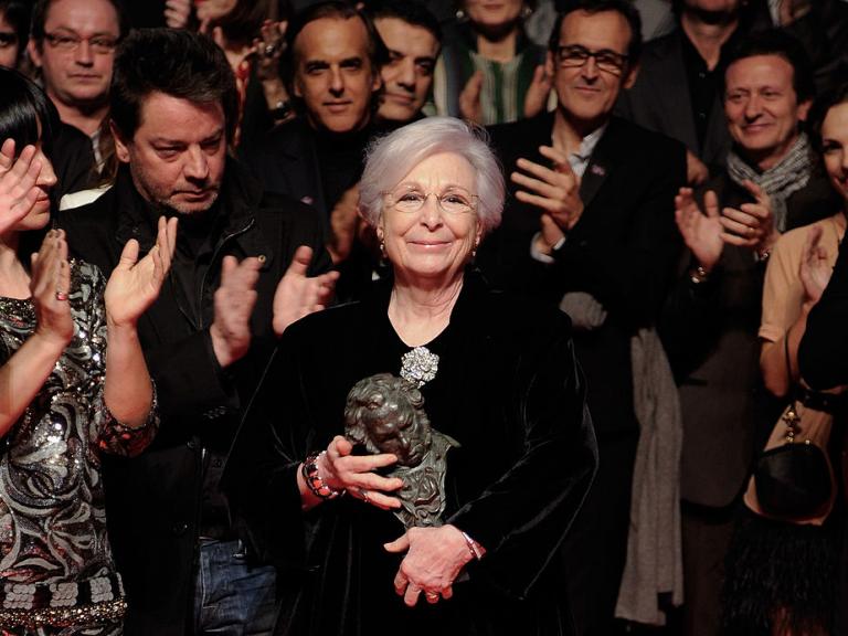 Josefina Molina recoge el Goya de Honor en enero de 2012 en Madrid.