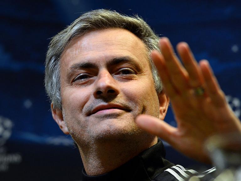 José Mourinho gesticula sonriente en una rueda de prensa en 2011
