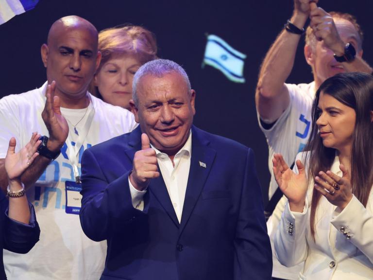 El exjefe del Estado Mayor de Israel y líder del partido Yashar, Gadi Eisenkot, en el acto de lanzamiento de la campaña electoral del partido en Neve Yarak, el 30 de junio de 2026.