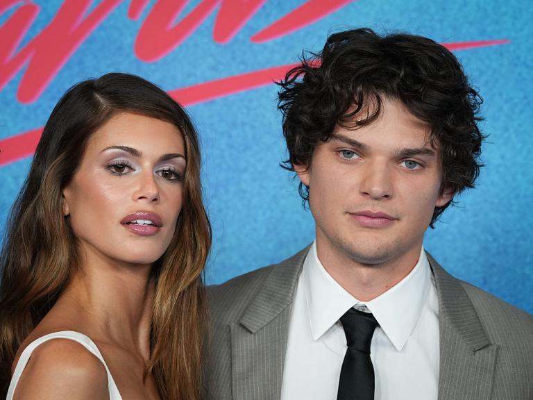 Kaia Gerber y Homer Gere en la presentación de la serie 'The Shards'.
 


Kaia Gerber and Homer Gere are at the AchtBerlin Cultural Center for a photo shoot for the series "The Shards." The series premieres on August 6, 2026, on Disney+. Photo: Soeren Stache/dpa (Photo by Soeren Stache/picture alliance via Getty Images)