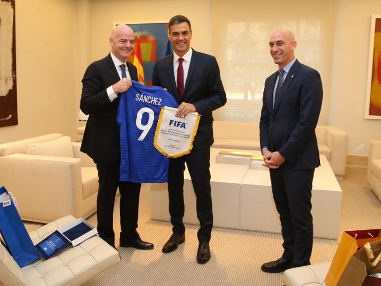 Luis Rubiales, en La Moncloa, durante una reunión a tres con Gianni Infantino y Pedro Sánchez en 2018