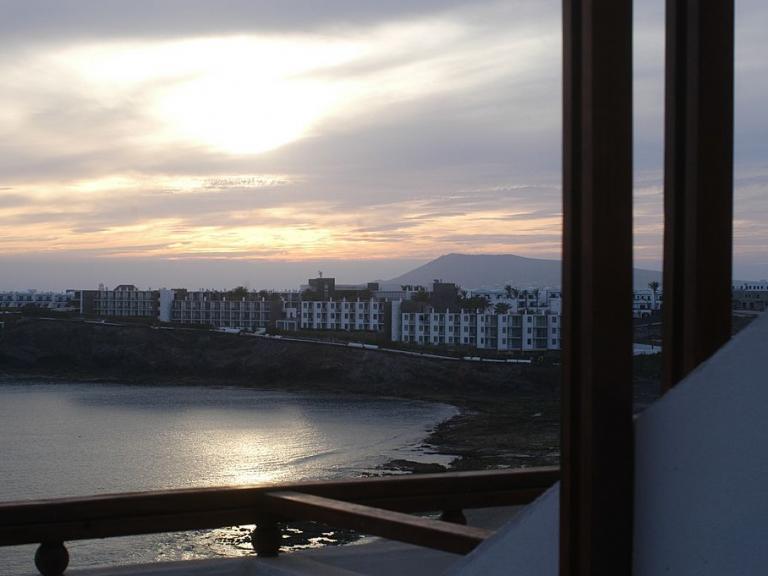 Vistas al exterior desde una habitación de hotel en España