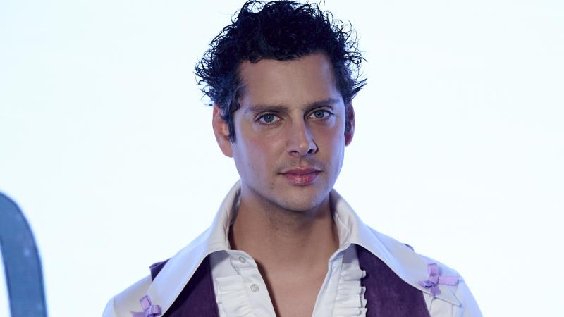 El director Eduardo Casanova en el estreno de 'Silencio'