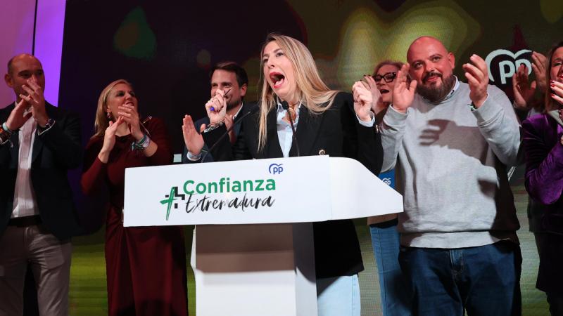 La candidata del Partido Popular a la presidencia de la Junta de Extremadura María Guardiola durante su comparecencia tras conocer los resultados electorales extremeños, hoy domingo en Mérida.