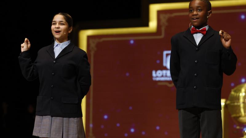 Los niños de San Idelfonso cantan el segundo premio, el 70048 con 125.000 euros al décimo