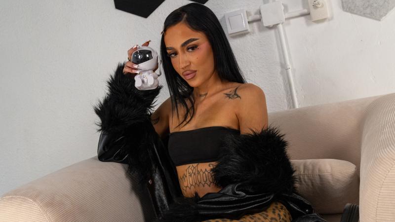 Alba Moreno posa durante la entrevista