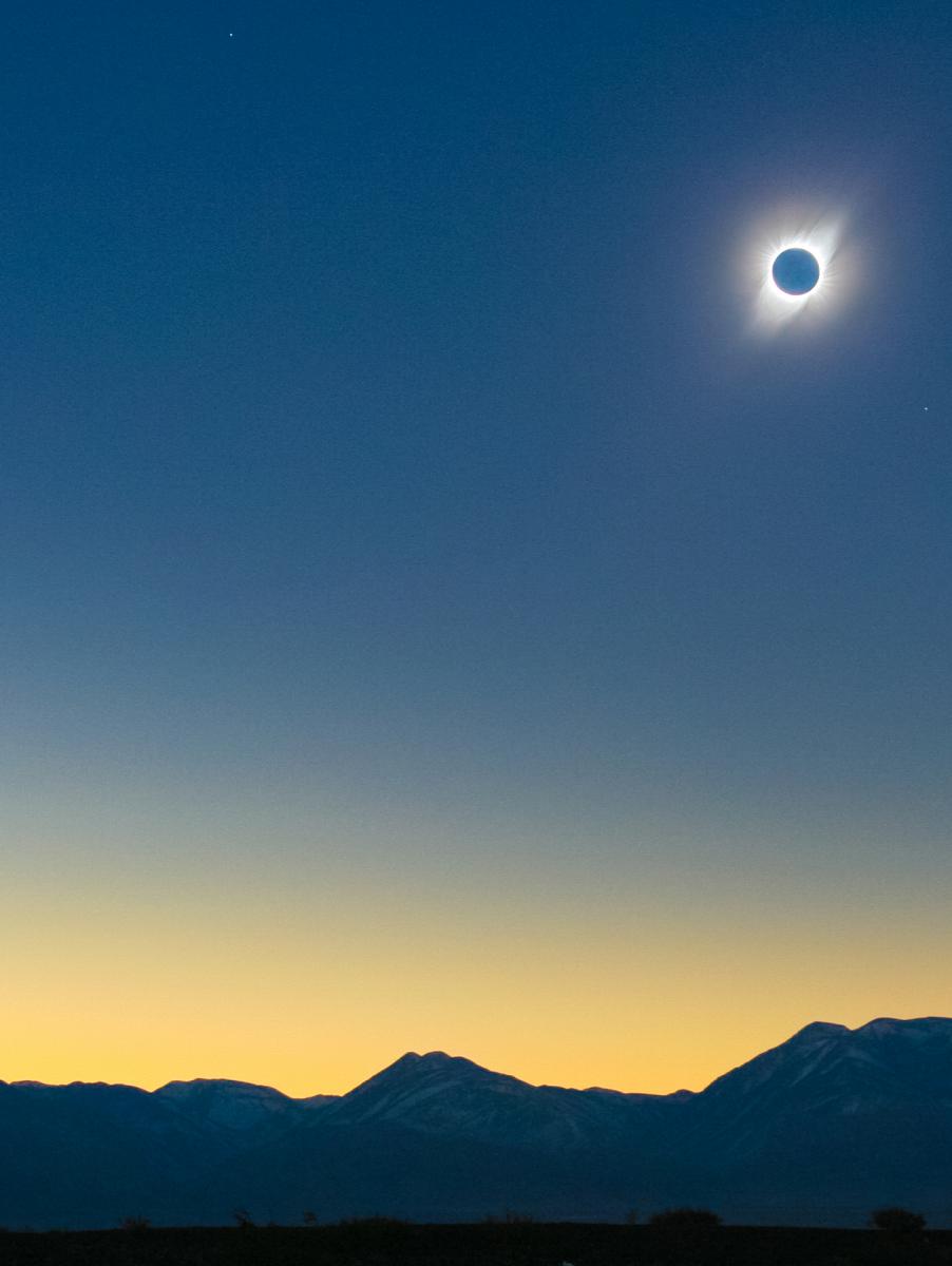Oscar Martín Mesonero, cazador de eclipses, durante uno de sus viajes.