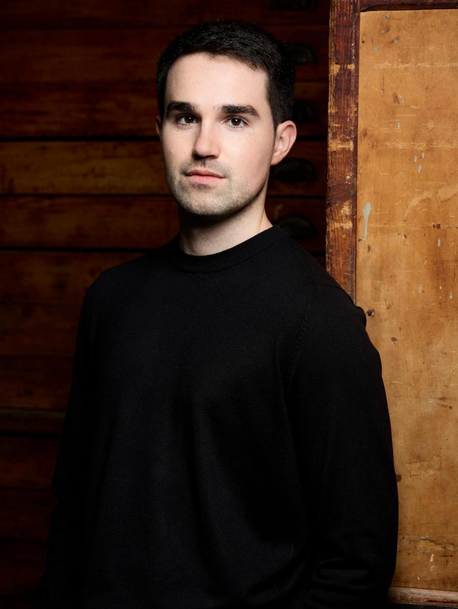 Alexandre Escrivà, posando