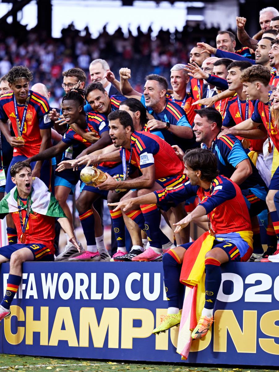 La Selección Española levantando la Copa del Mundo.