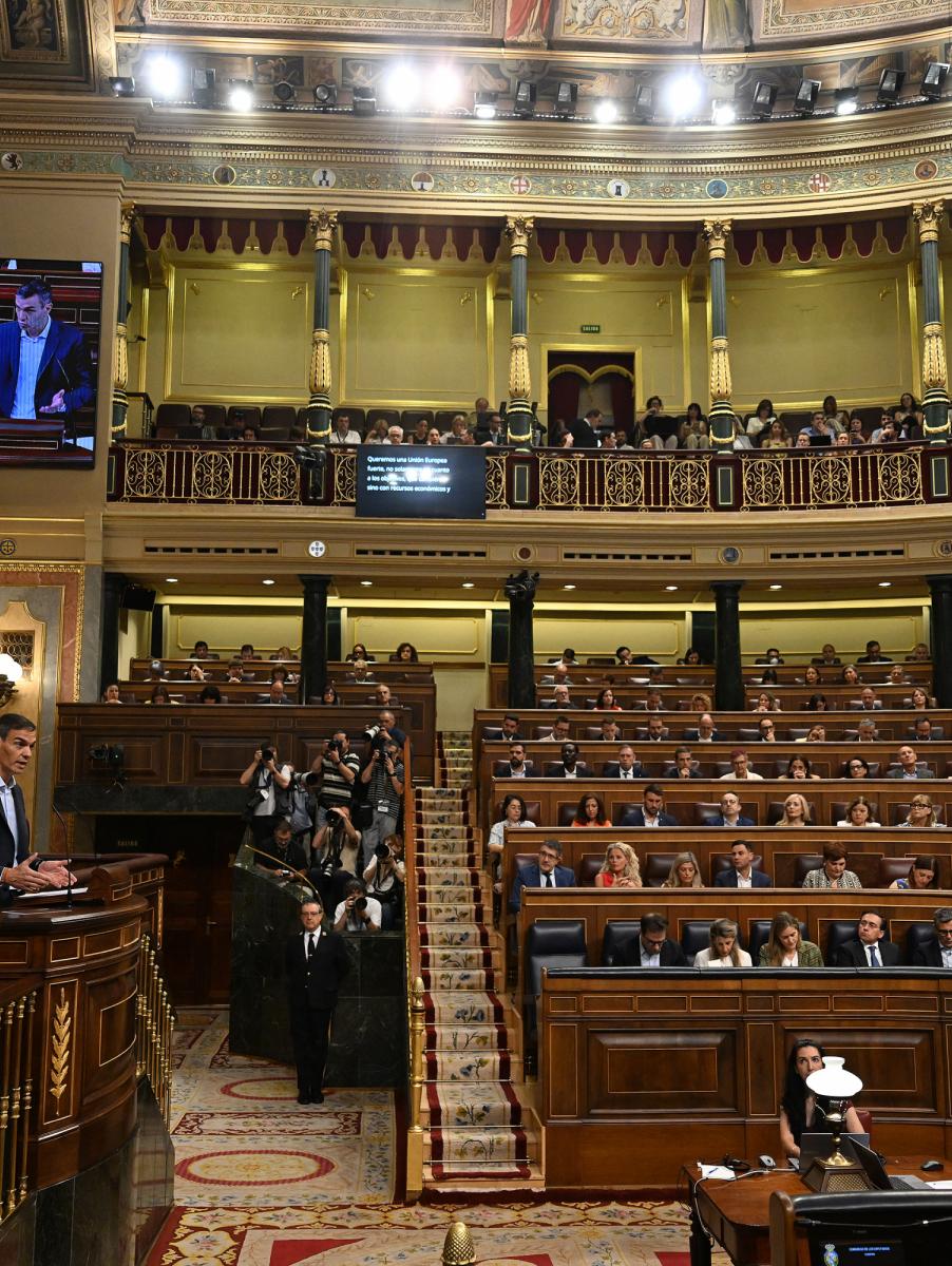 Congreso de los Diputados con Pedro Sánchez en la tribuna.