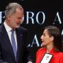 La complicidad de Letizia con Los Planetas y el homenaje a Robe Iniesta: los detalles de la entrega de las Medallas de Oro al Mérito en las Bellas Artes 2024