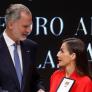 La complicidad de Letizia con Los Planetas y el homenaje a Robe Iniesta: los detalles de la entrega de las Medallas de Oro al Mérito en las Bellas Artes 2024