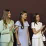 Los 429 regalos de la familia real en 2025: un móvil para Felipe VI, una ginebra para Leonor, peluches para Letizia y la camiseta de la infanta Sofía