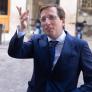 Almeida adelanta a Vox por la derecha con más 'prioridad madrileña' para acceder a la vivienda
