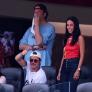 Brad Pitt e Inés Ramón, en el partido de España: ella demuestra ser una fiel seguidora de la Roja