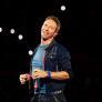 Chris Martin se lleva todos los aplausos al sumarse a cantar 'Viva la vida' con un músico callejero: "Una vez más muestra su lado humano"