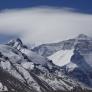 El Everest 30 años después: de la tragedia de 1996 a la montaña de los drones, las colas y TikTok