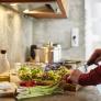 Ana Luzón, técnica en nutrición, cuenta cómo son las ensaladas que se prepara: "Lo que no puede faltar es que sea apetecible, no hay una combinación perfecta"