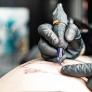 La ciencia lo confirma: así afecta la tinta de los tatuajes al sistema inmunitario