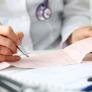 Louie, cuidador de 45 años, llega a urgencias tosiendo sangre y lo mandan a casa con un inhalador: una IA identifica en su electro lo que el médico no detectó