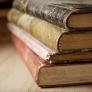 Reforman la chimenea de su casa y aparece un libro de la biblioteca prestado hace 150 años: la multa acumulada rondaría los 17.000 euros