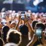 Colas desde las 4 de la mañana, números a rotulador en la mano y pañales de adulto: la guerra por la primera fila de los conciertos se ha descontrolado