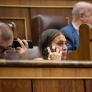 PP, Vox y Junts sacan adelante la moción contra el Gobierno, pero sin poder exigir elecciones