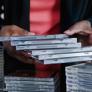 El 60% de la generación Z escucha sobre todo música de los noventa o incluso anterior: claves del renacer del CD
