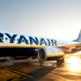 Investigan a Ryanair por cobrar a los padres que quieran sentarse junto a sus hijos
